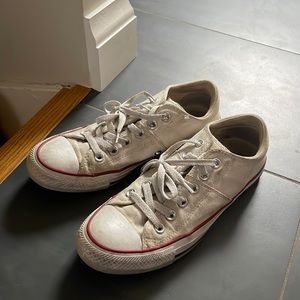 Low top white converse